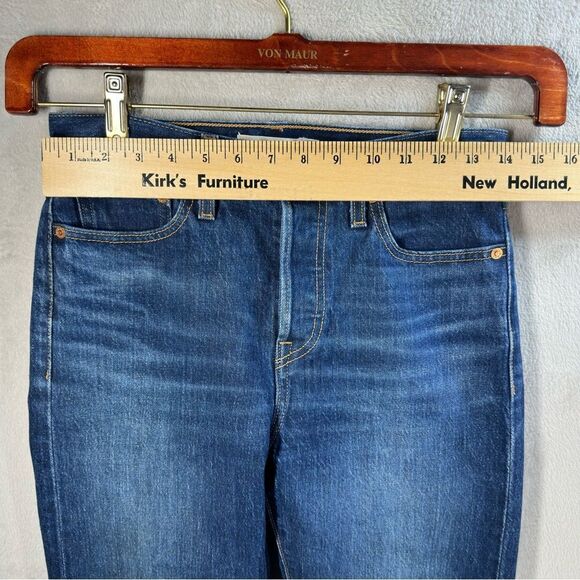 Levi’s Wedgie Blue Raw Hem Ankle Jeans Straight Leg Button Fly Size‎ 26 - Picture 2 of 9